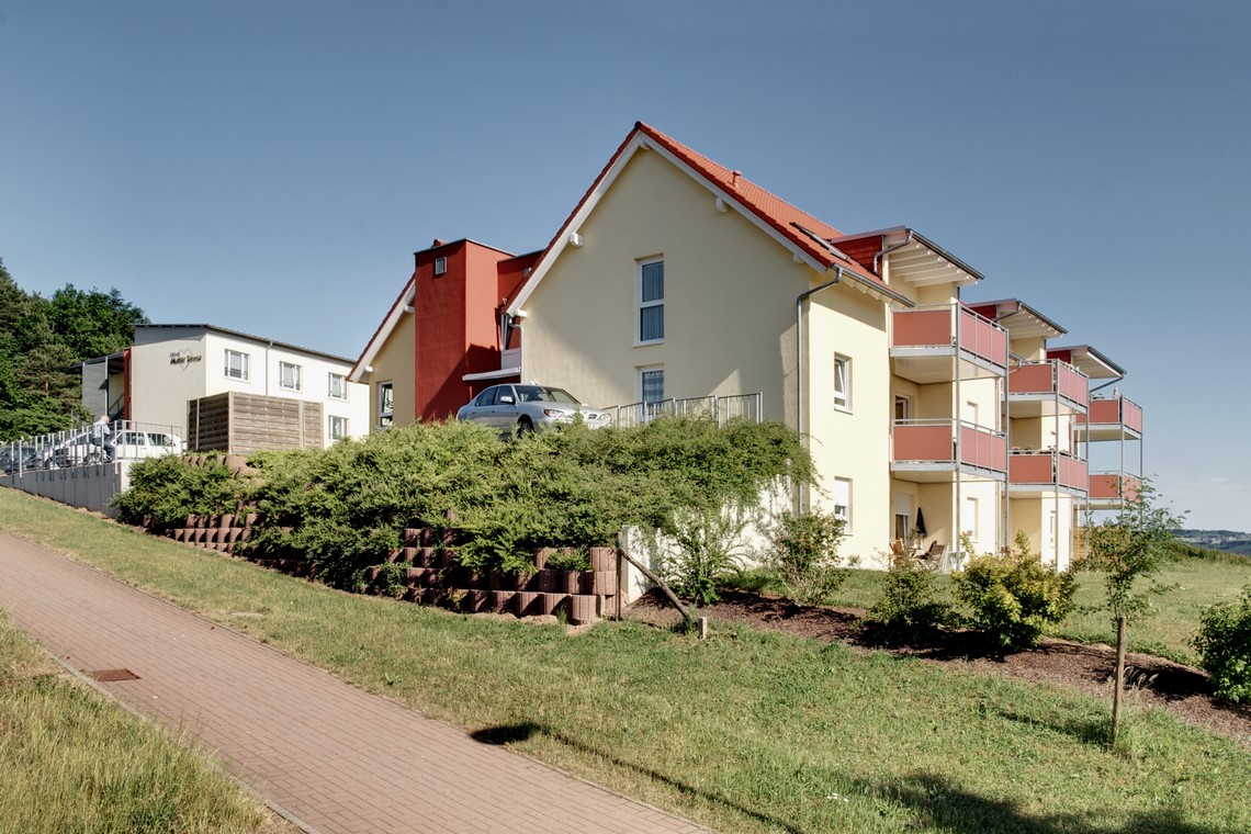 Senioren-Residenz Am Opperzer Berg - Gehweg-Ansicht