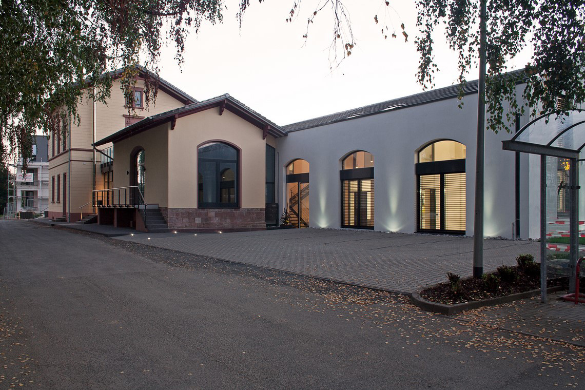 Bahnhof Elz Parkplatzansicht