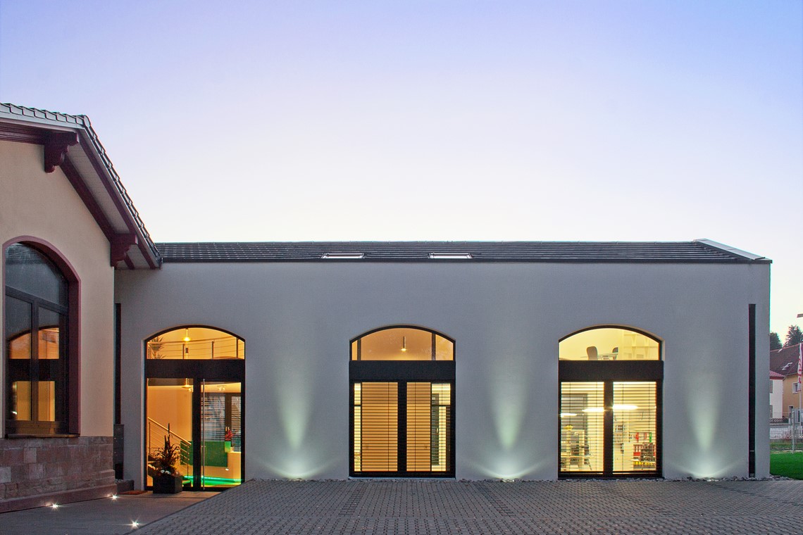 Bahnhof Elz Ansicht Eingang